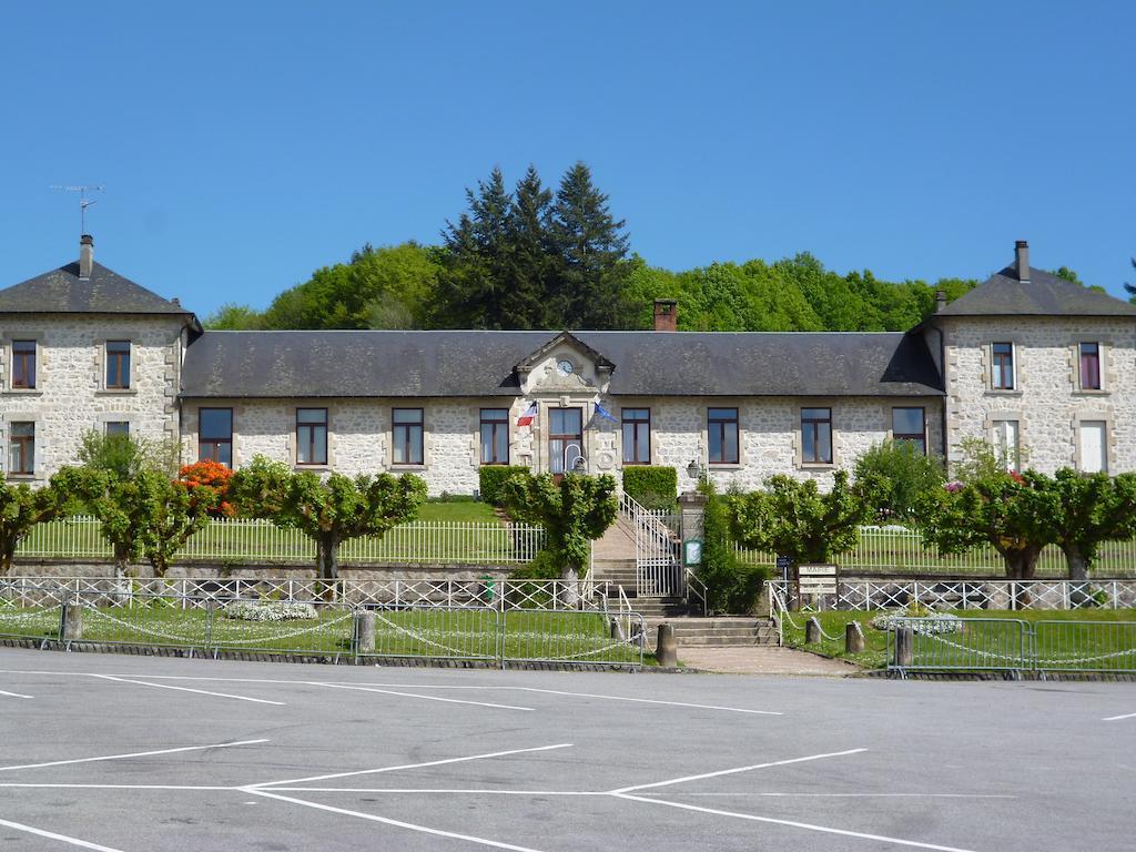 Chambres D'Hotes L'Hirondelle Du Lac Peyrat-le-Château エクステリア 写真