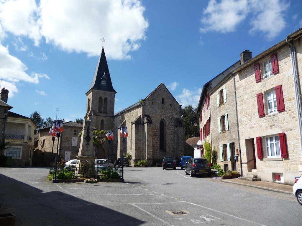 Chambres D'Hotes L'Hirondelle Du Lac Peyrat-le-Château エクステリア 写真