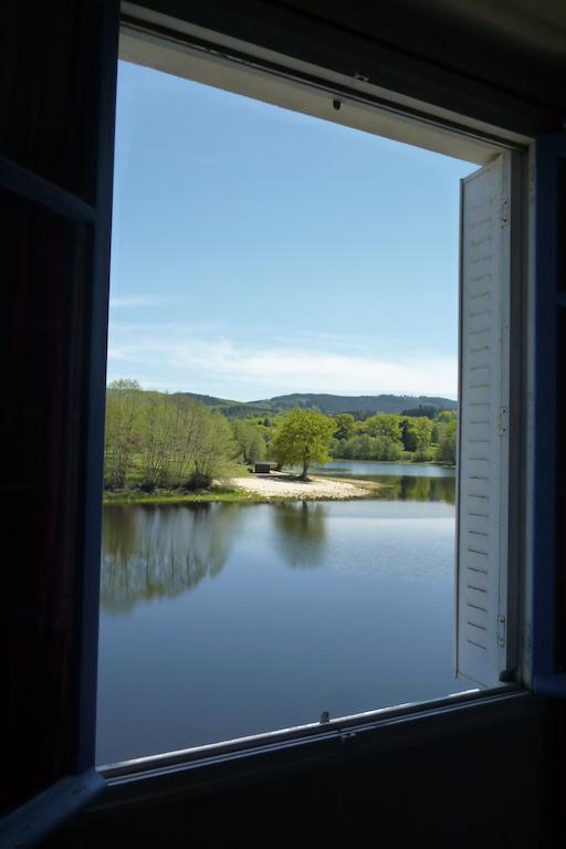Chambres D'Hotes L'Hirondelle Du Lac Peyrat-le-Château 部屋 写真